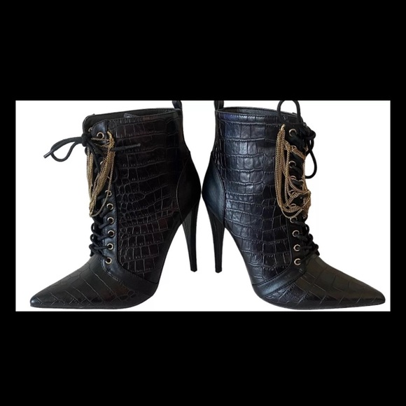Shoedazzle “Keep Me High” US 7 Black w/Gold Chains Booties Stile Faux Leather - Picture 7 of 15